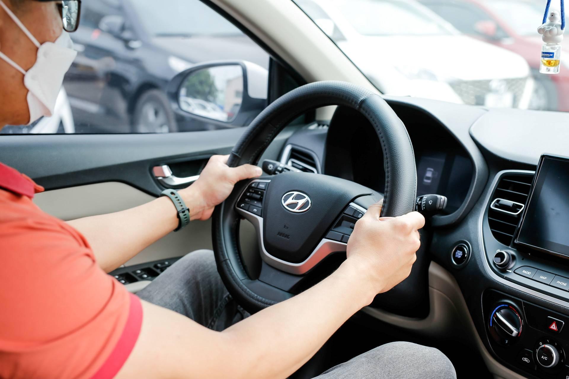 Bạn sẽ tiết kiệm xăng đáng kể nếu lái xe ô tô đúng cách với những mẹo này
