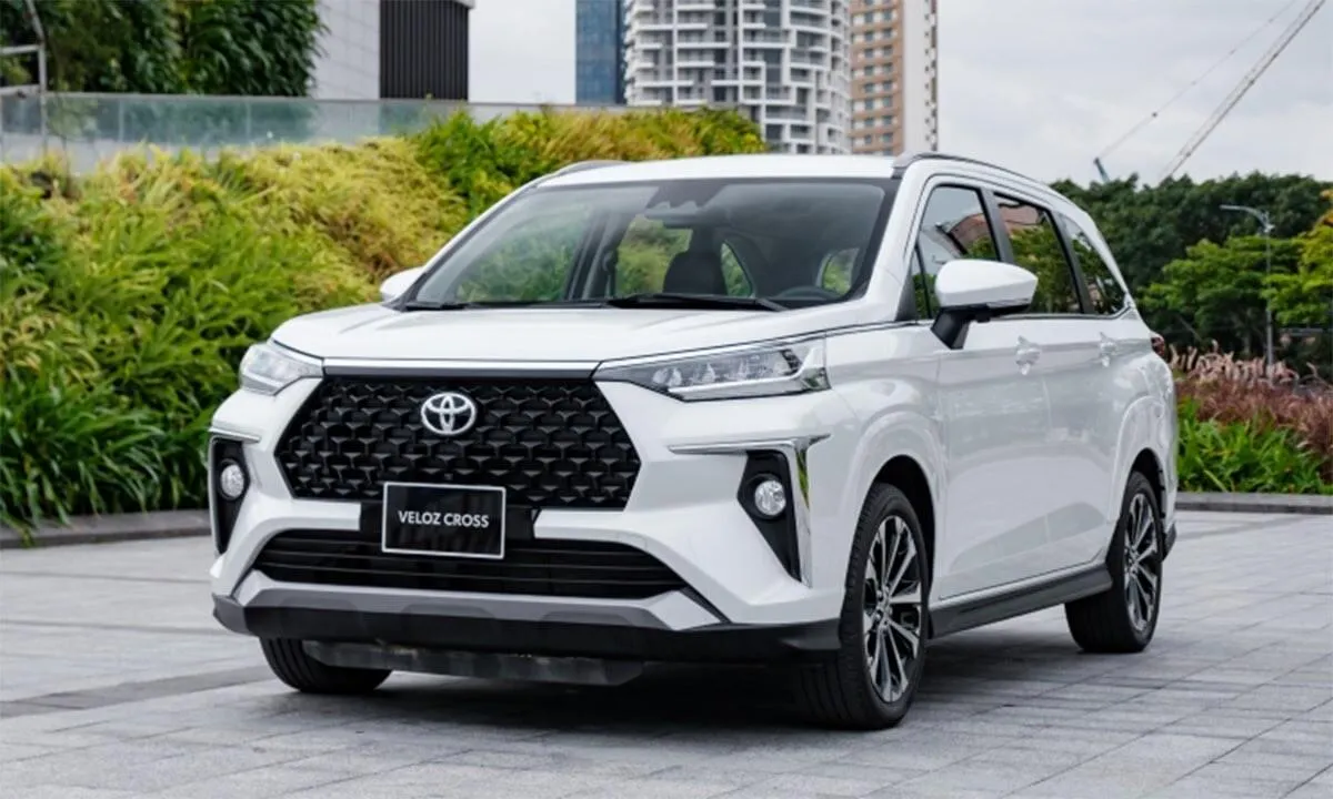 Honda BR-V và Toyota Veloz Cross: Chọn sức mạnh vận hành hay tiện nghi, an toàn?