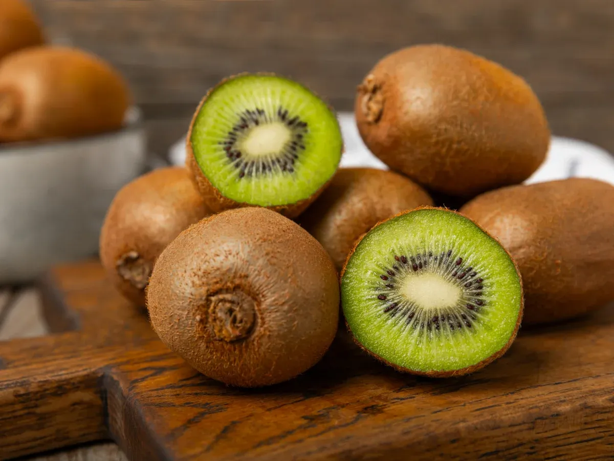 Kiwi giàu vitamin C nhưng không phải ai ăn cũng tốt, 5 nhóm người nên thận trọng