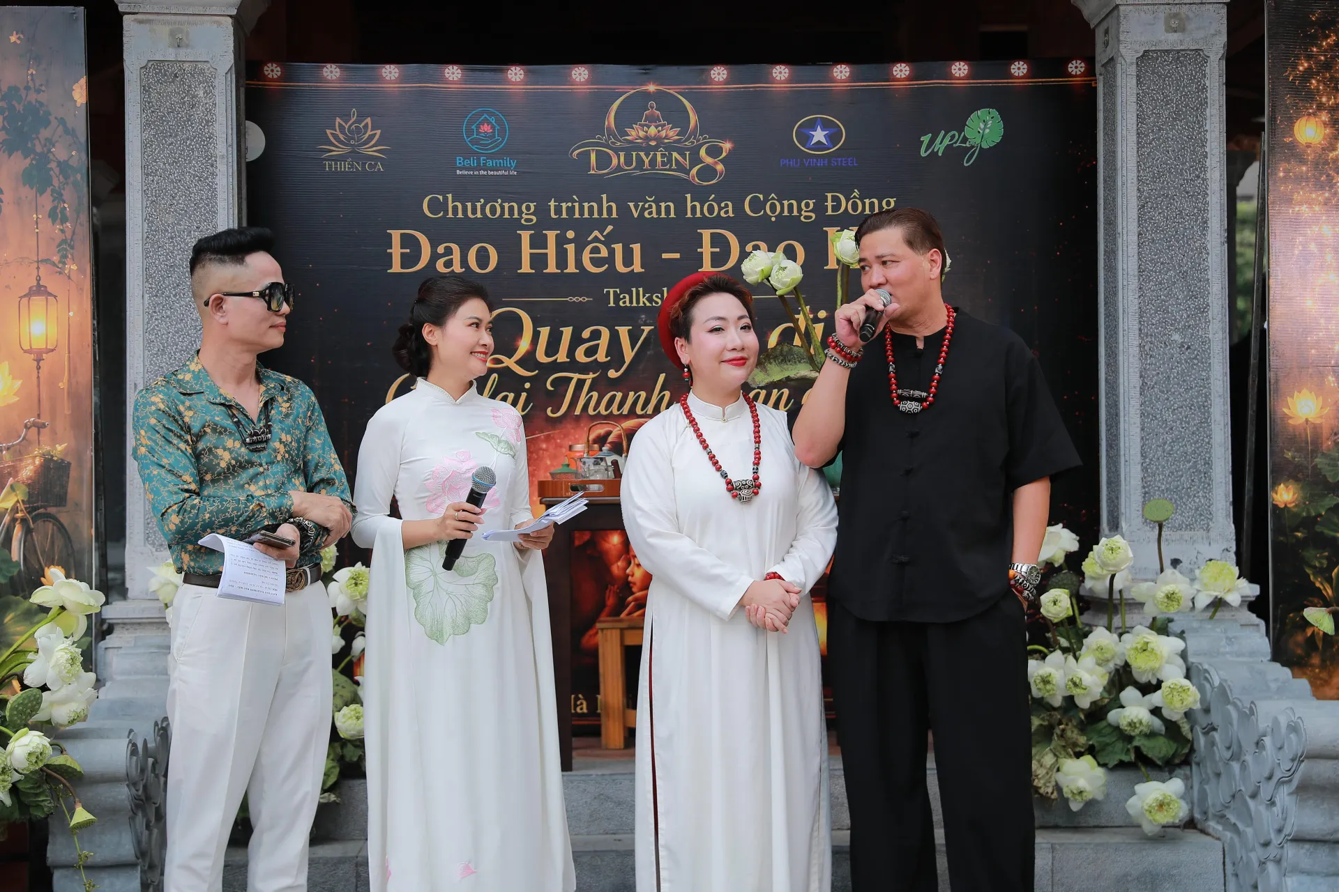Giao lưu với cựu cầu thủ đội tuyển Quốc gia Nguyễn Mạnh Dũng, người đã cùng vợ - ca sỹ Hiền Anh thực hiện dự án Duyên 8 với bao tâm huyết. 