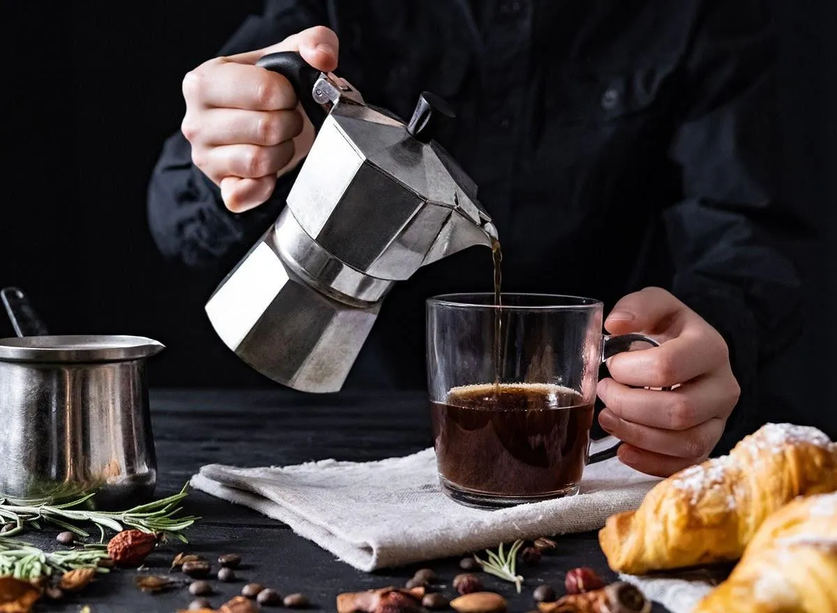 Uống cà phê trước hay sau bữa sáng tốt hơn? Câu trả lời khiến nhiều người bất ngờ