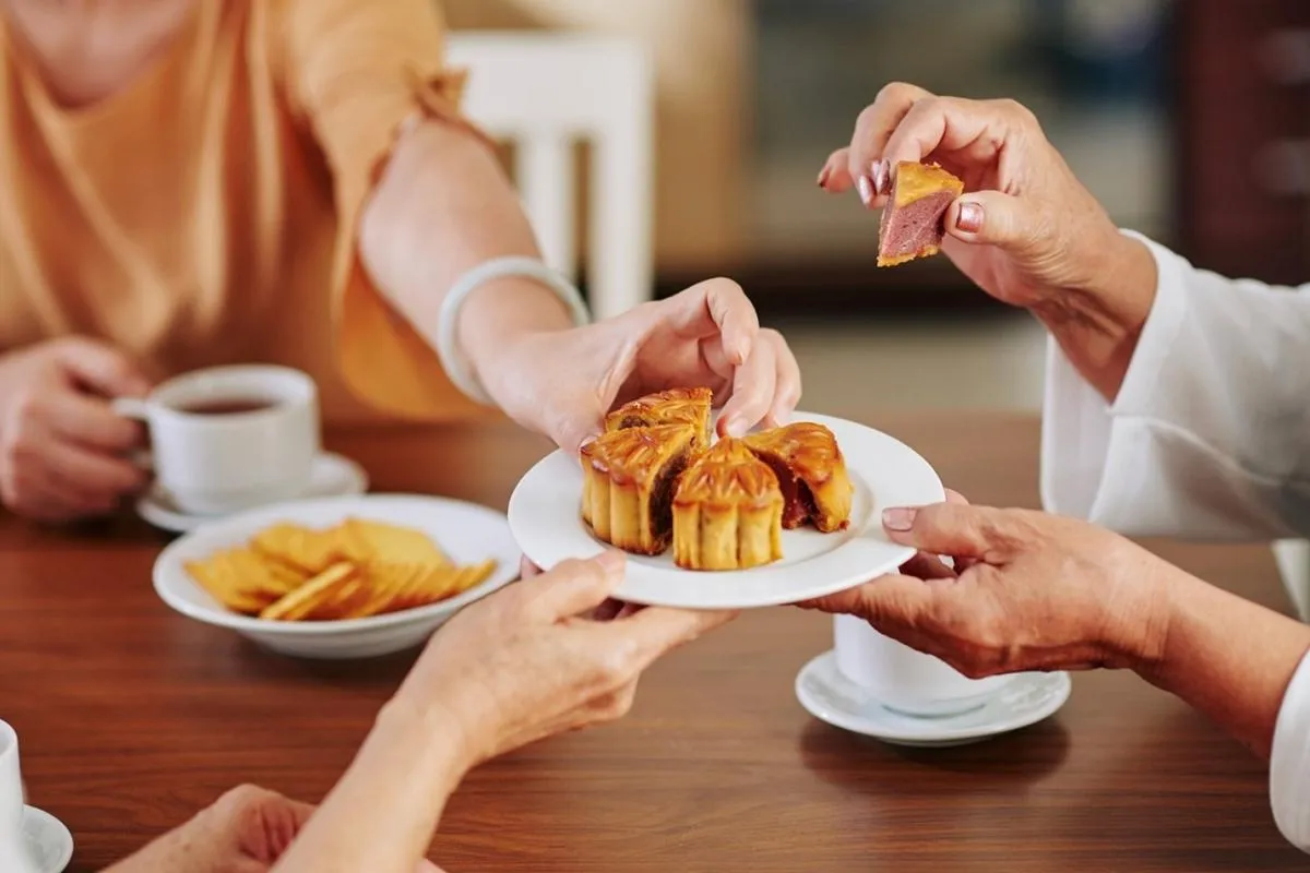 Bánh Trung thu ngon đến mấy, 5 nhóm người này cũng nên 'né'