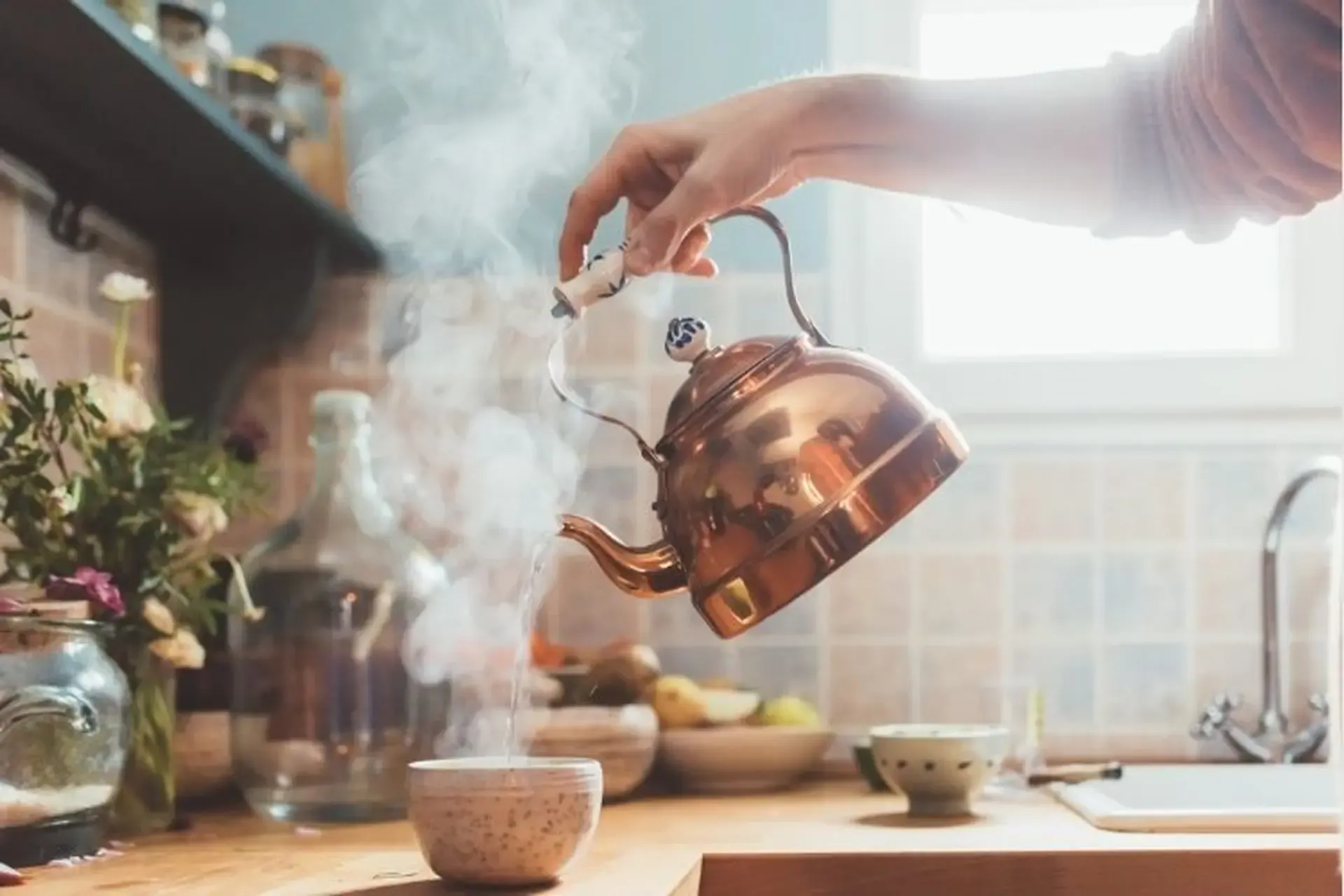 Nước đun sôi chưa chắc đã an toàn nếu mắc 2 thói quen này, nhiều nhà làm mỗi ngày