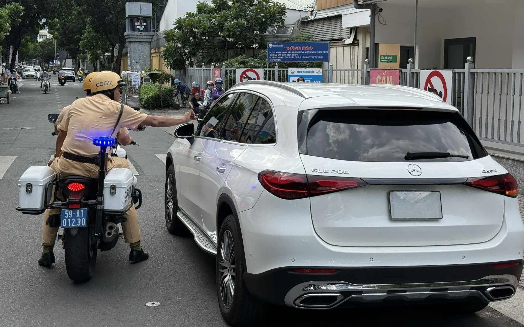 Không có biển cấm vẫn có thể bị phạt: 14 vị trí tài xế tuyệt đối không được dừng, đỗ xe