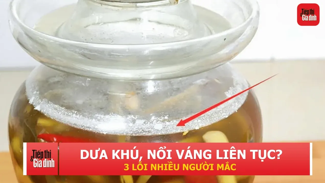 Vì sao dưa muối nhanh nổi váng, có mùi lạ? Nhiều người mắc 3 sai lầm ngay từ bước đầu