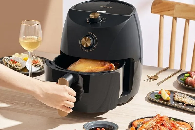 Mở nồi chiên không dầu khi đang nấu, bà nội trợ cần lưu ý điều này