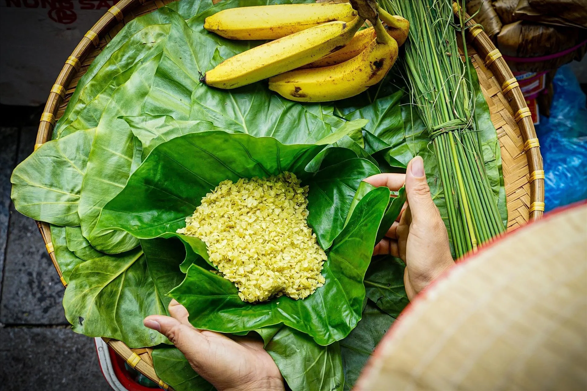 Cốm tươi mua nhiều đừng lo hỏng: Mẹo bảo quản để dành cả mùa vẫn thơm dẻo