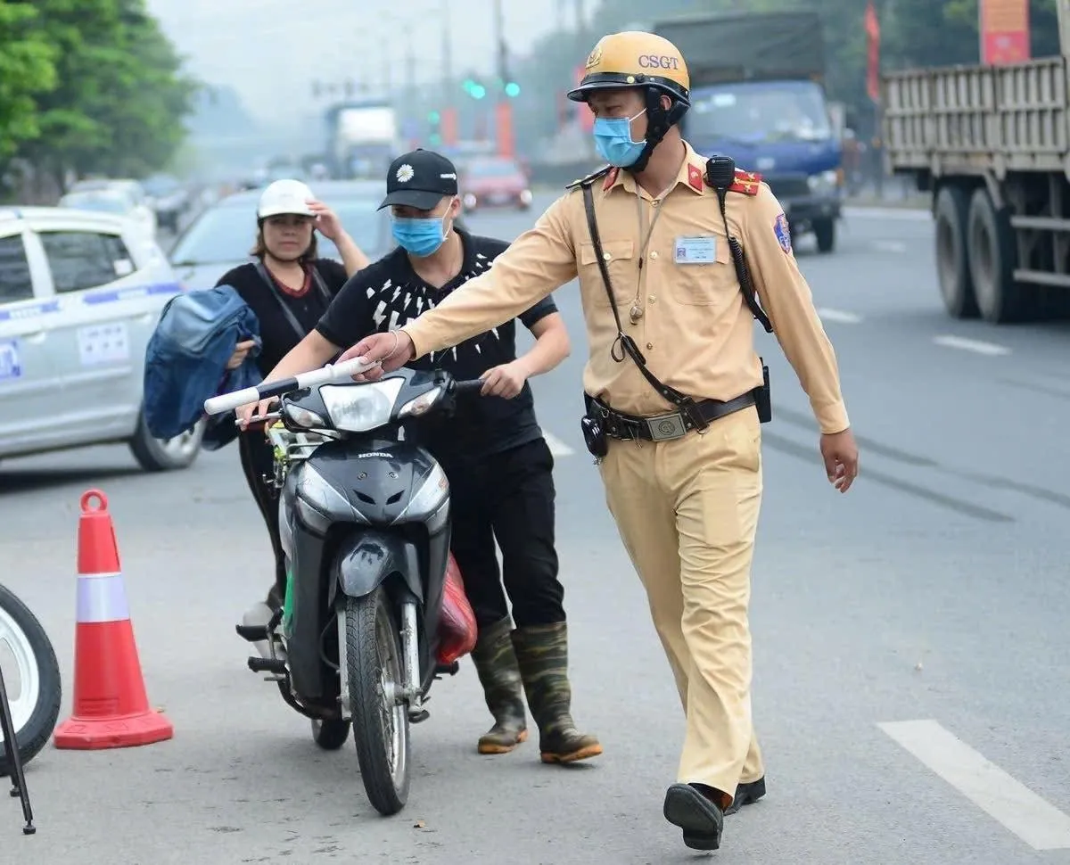 Không chỉ phạt tiền, 7 hành vi này có thể khiến người đi xe máy bị tịch thu phương tiện