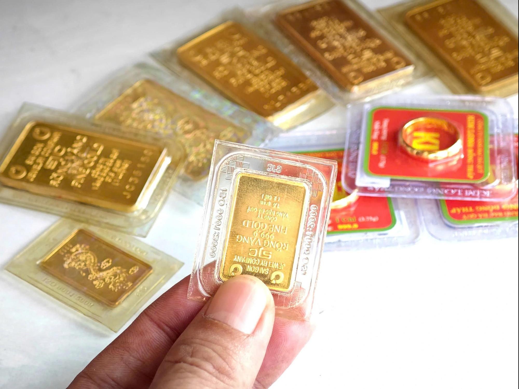 Có tiền mua vàng để dành, nên chọn vàng miếng hay vàng nhẫn?