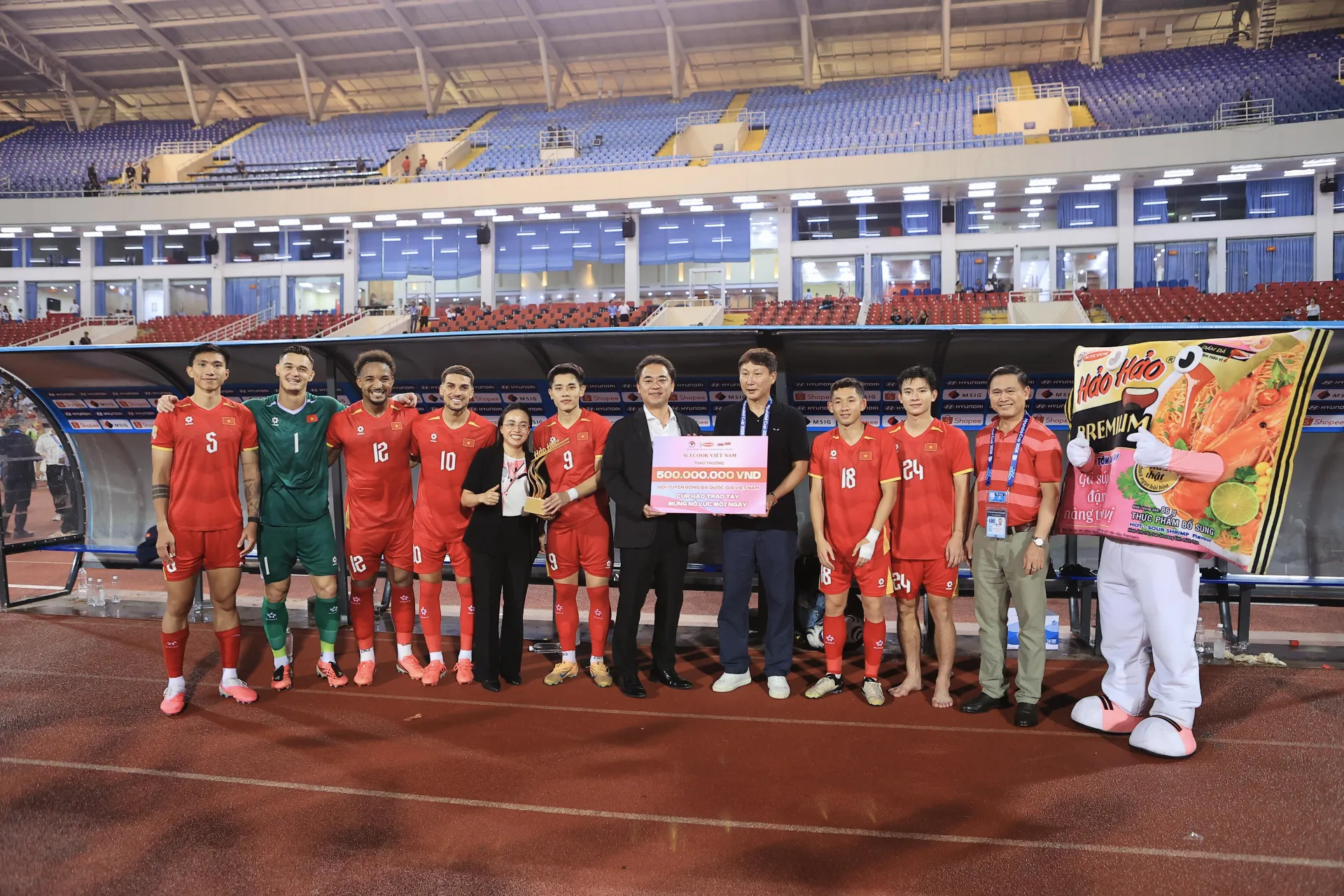 Acecook Việt Nam thưởng nóng 500 triệu đồng cho Đội tuyển Việt Nam khi giành quyền vào chung kết Hyundai ASEAN Cup 2026