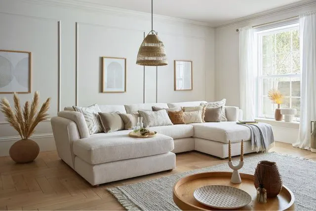 Từng là món nội thất 'gây sốt', sofa chân thấp đang mất điểm vì những bất tiện này