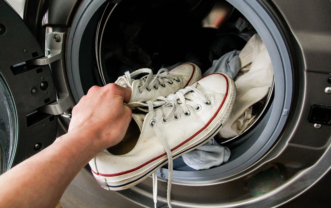 Đừng tiện tay cho 5 thứ này vào máy giặt, vừa hại đồ vừa có thể làm hỏng máy