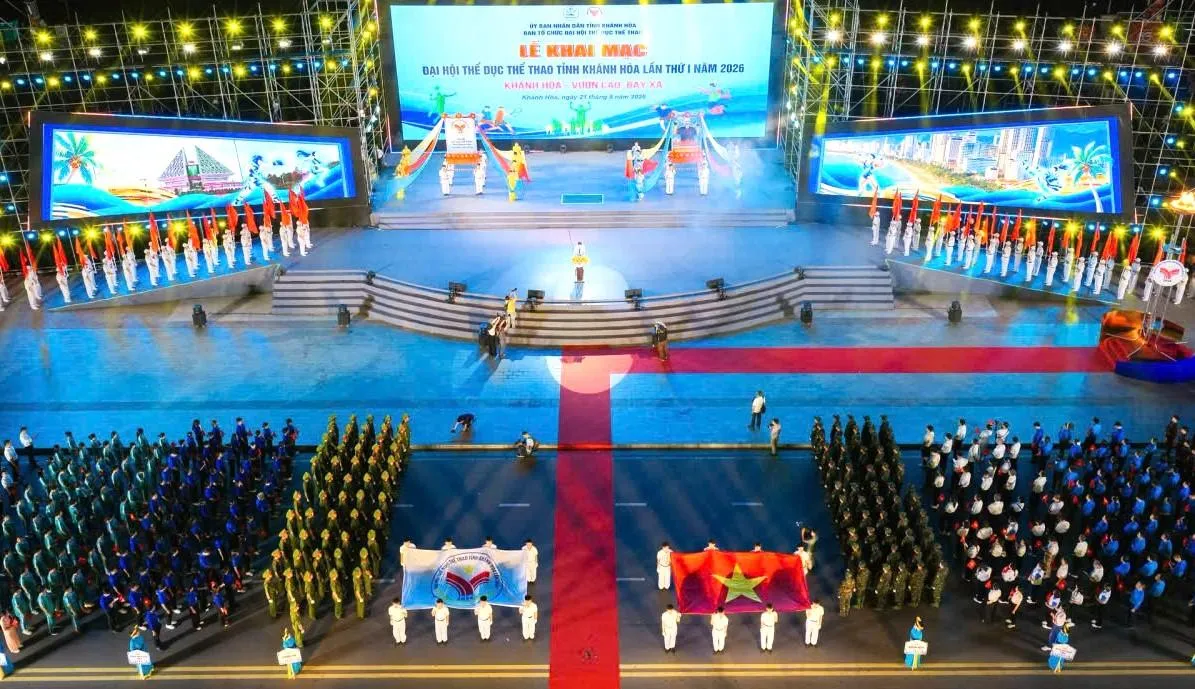 Hơn 5.000 người dự Đại hội Thể dục thể thao bên bờ vịnh Nha Trang