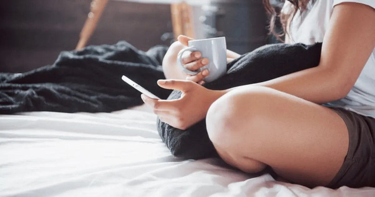 Thói quen nhiều người mắc ngay sau khi thức dậy có thể khiến cả buổi sáng trở nên uể oải