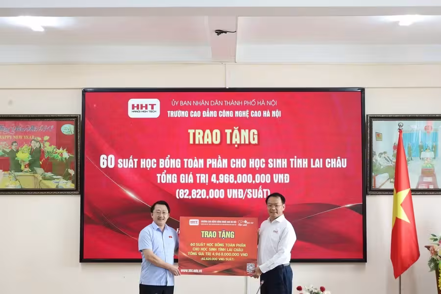 HHT trao học bổng gần 5 tỷ đồng cho học sinh Lai Châu