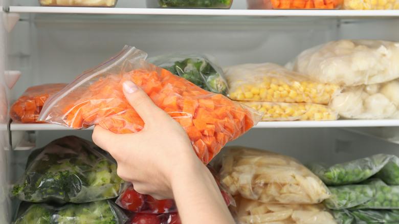5 loại rau củ đông lạnh tốt không hề kém rau tươi, có loại còn giữ chất tốt hơn