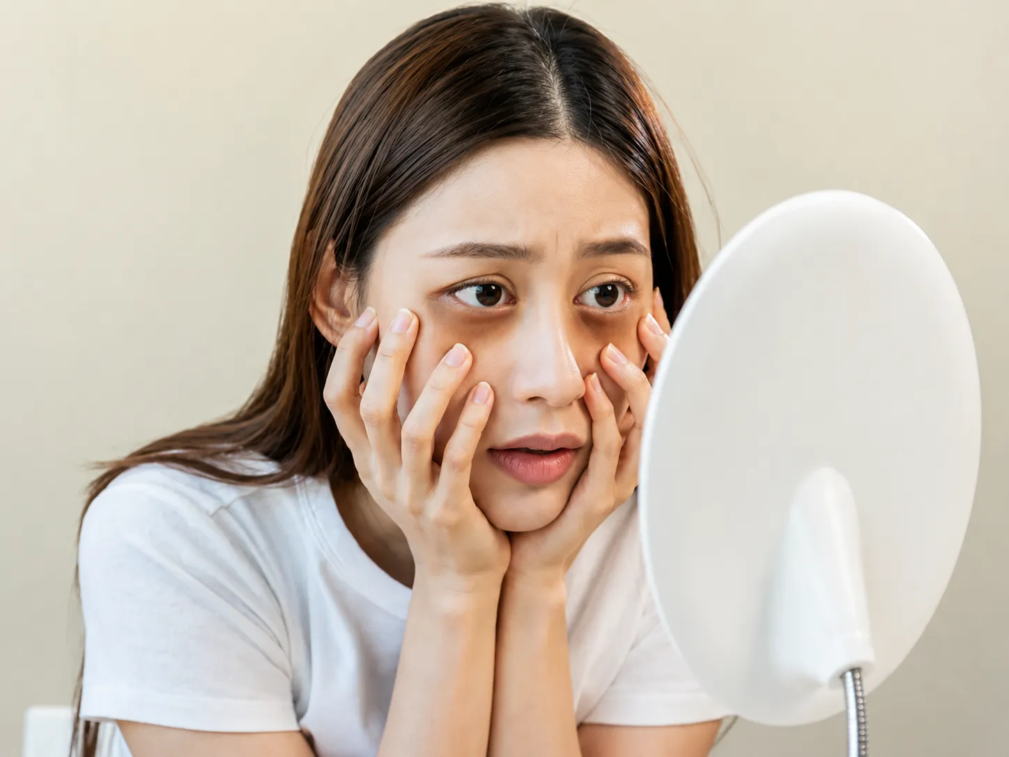 Thức dậy với đôi mắt sưng húp, quầng thâm đậnm: 9 cách cải thiện đơn giản cho bạn