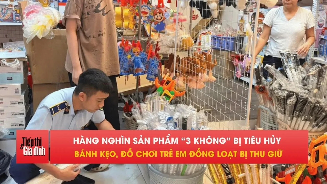 Hà Nội tiêu hủy loạt bánh kẹo, đồ chơi “3 không” trước Trung thu