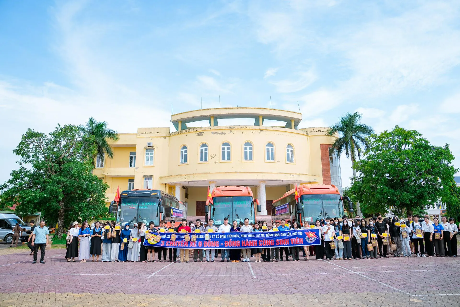 3 'Chuyến xe 0 đồng' chở theo những ước mơ của sinh viên Hà Tĩnh