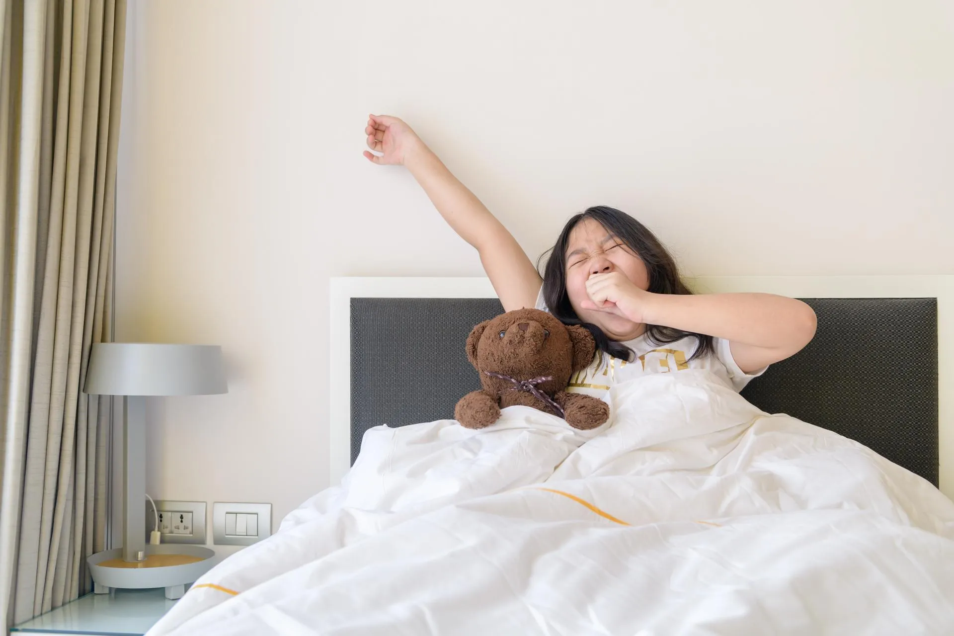 Trẻ ngủ nướng suốt kỳ nghỉ, cha mẹ cần làm gì trước ngày tựu trường?