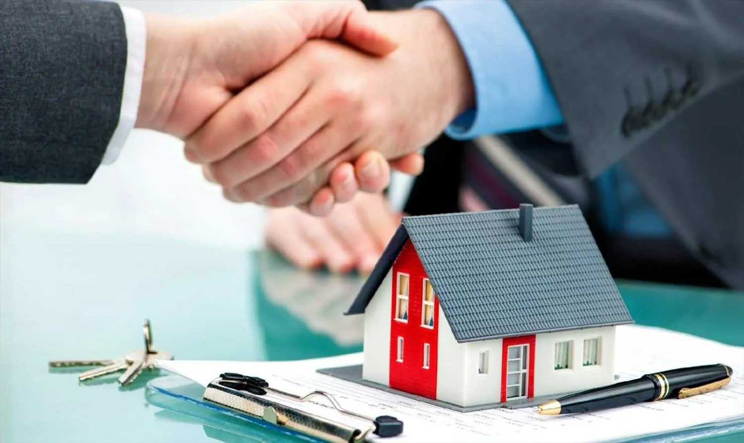 Mua bán nhà theo hợp đồng chuyển nhượng: Một sai phạm có thể mất cả tỷ đồng