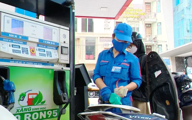 Giá xăng dầu đồng loạt tăng, có loại đắt thêm hơn 1.200 đồng/lít