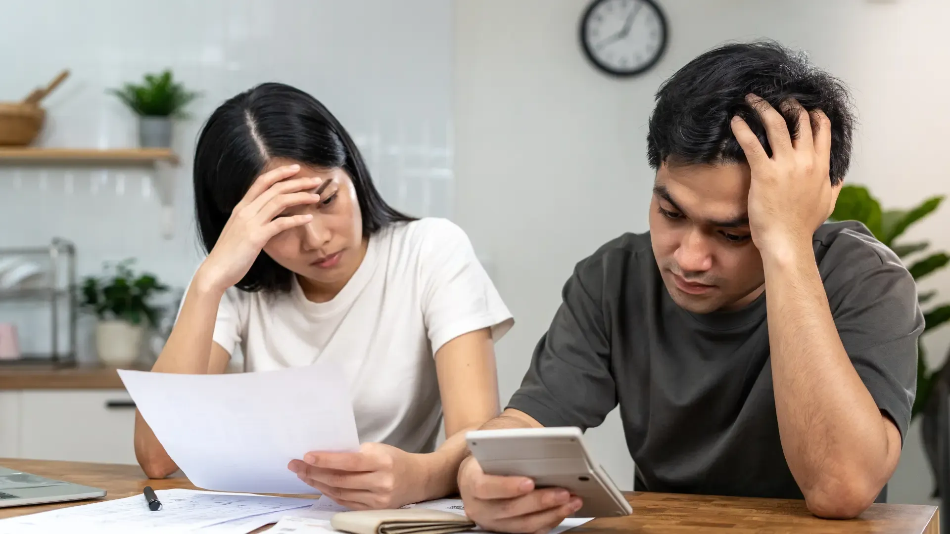 Đang trả nợ, đừng mắc 8 sai lầm này nếu không muốn nợ mãi không hết