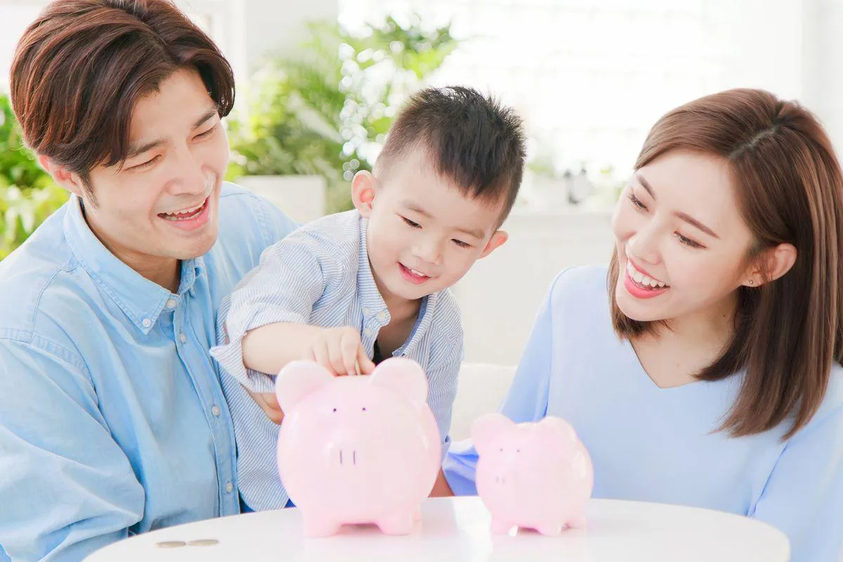 Trẻ dưới 15 tuổi đứng tên sổ tiết kiệm được không? Cha mẹ cần biết điều này trước khi gửi tiền cho con