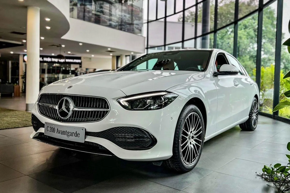 Mercedes-Benz triệu hồi 288 xe sang C200/300, chủ xe cần kiểm tra ngay nguy cơ xe tự di chuyển khi đỗ