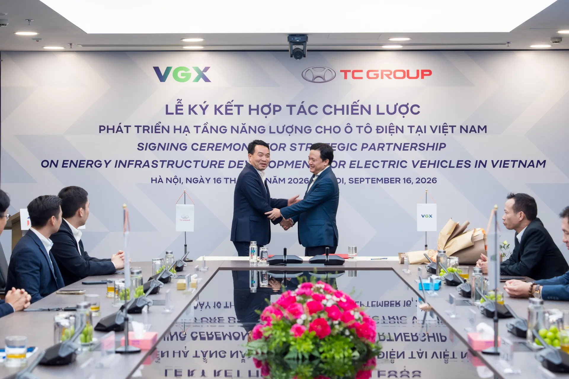 Cú bắt tay của hai ông lớn Việt, thúc đẩy hạ tầng giao thông xanh trong nước