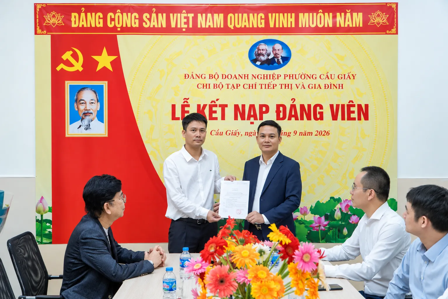 Chi bộ Tạp chí Tiếp thị & Gia đình tổ chức Lễ kết nạp đảng viên mới