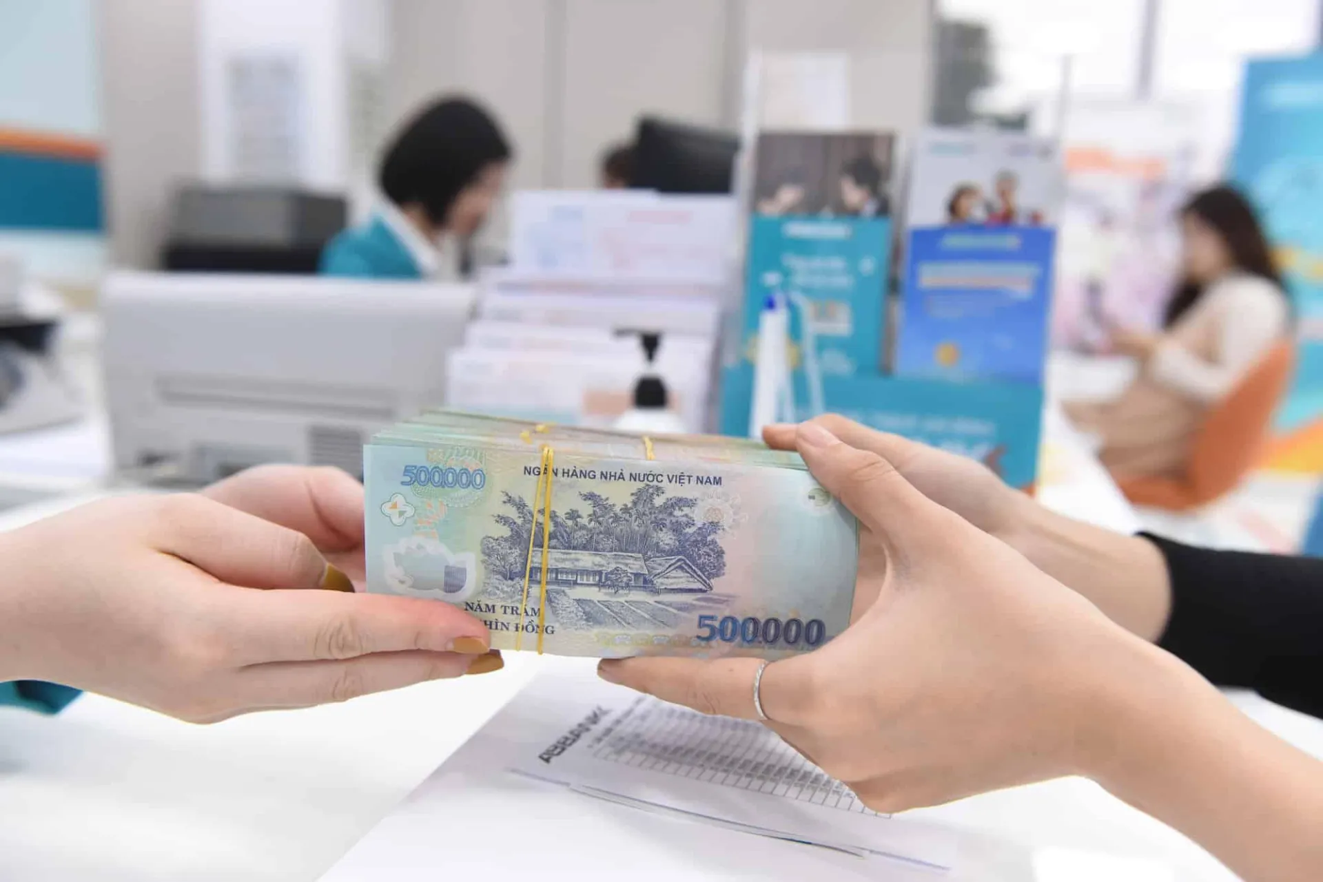 Chính phủ siết cho vay ‘sân sau’, cảnh báo rủi ro từ nhóm khách hàng lớn, nợ xấu và bất động sản