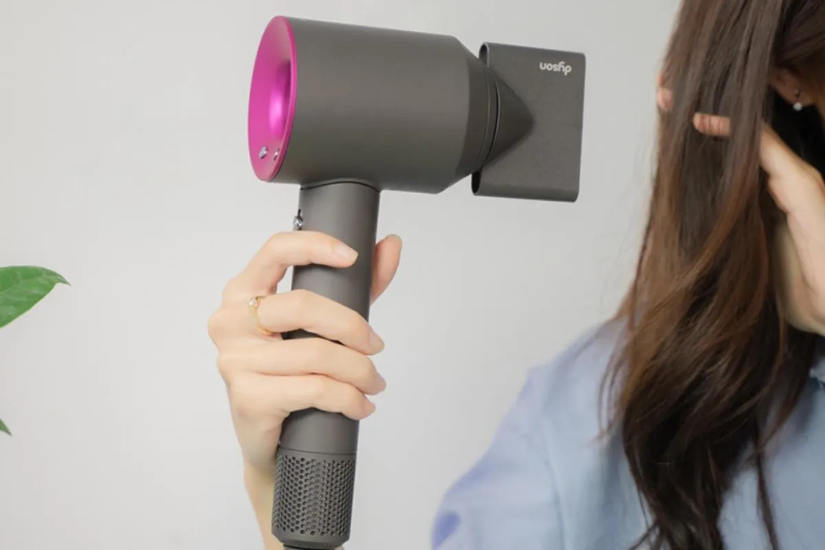 Tạo kiểu tóc mỗi ngày vẫn mềm mượt: 4 bước giúp giảm khô xơ, hư tổn do nhiệt