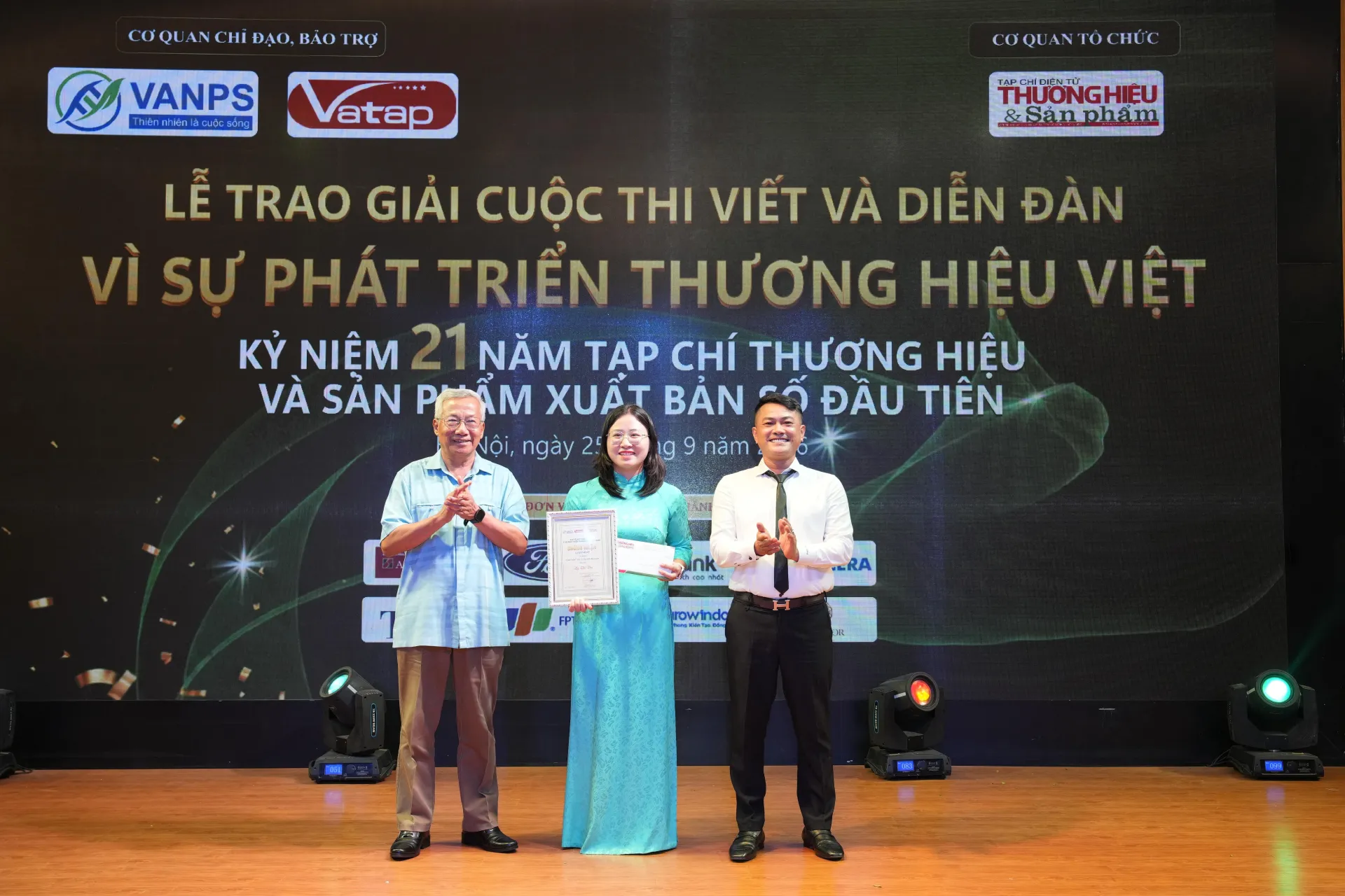 Tạp chí Thương hiệu và Sản phẩm tổ chức Lễ trao giải cuộc thi viết và Diễn đàn vì sự phát triển thương hiệu Việt