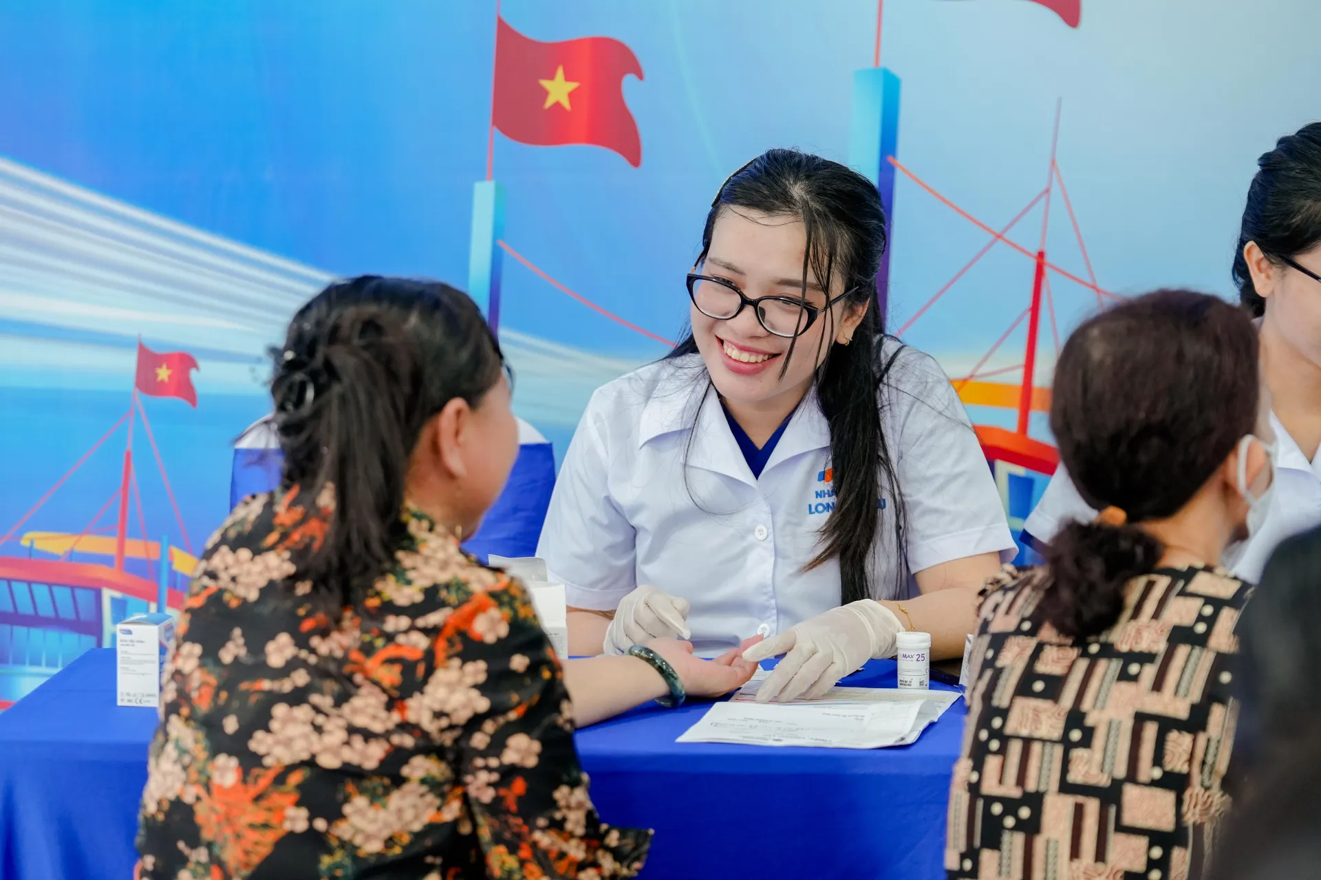 Long Châu cùng ngành Y tế TP.HCM mở rộng “Hành trình sức khỏe” tầm soát miễn phí ung thư cổ tử cung, nội mạc tử cung tại Côn Đảo