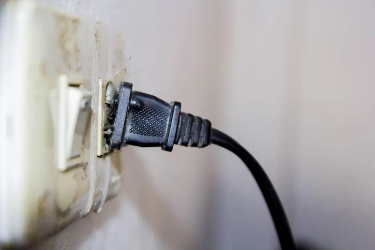 4 dấu hiệu ổ điện phòng trọ có vấn đề, thấy bất thường đừng cố sử dụng