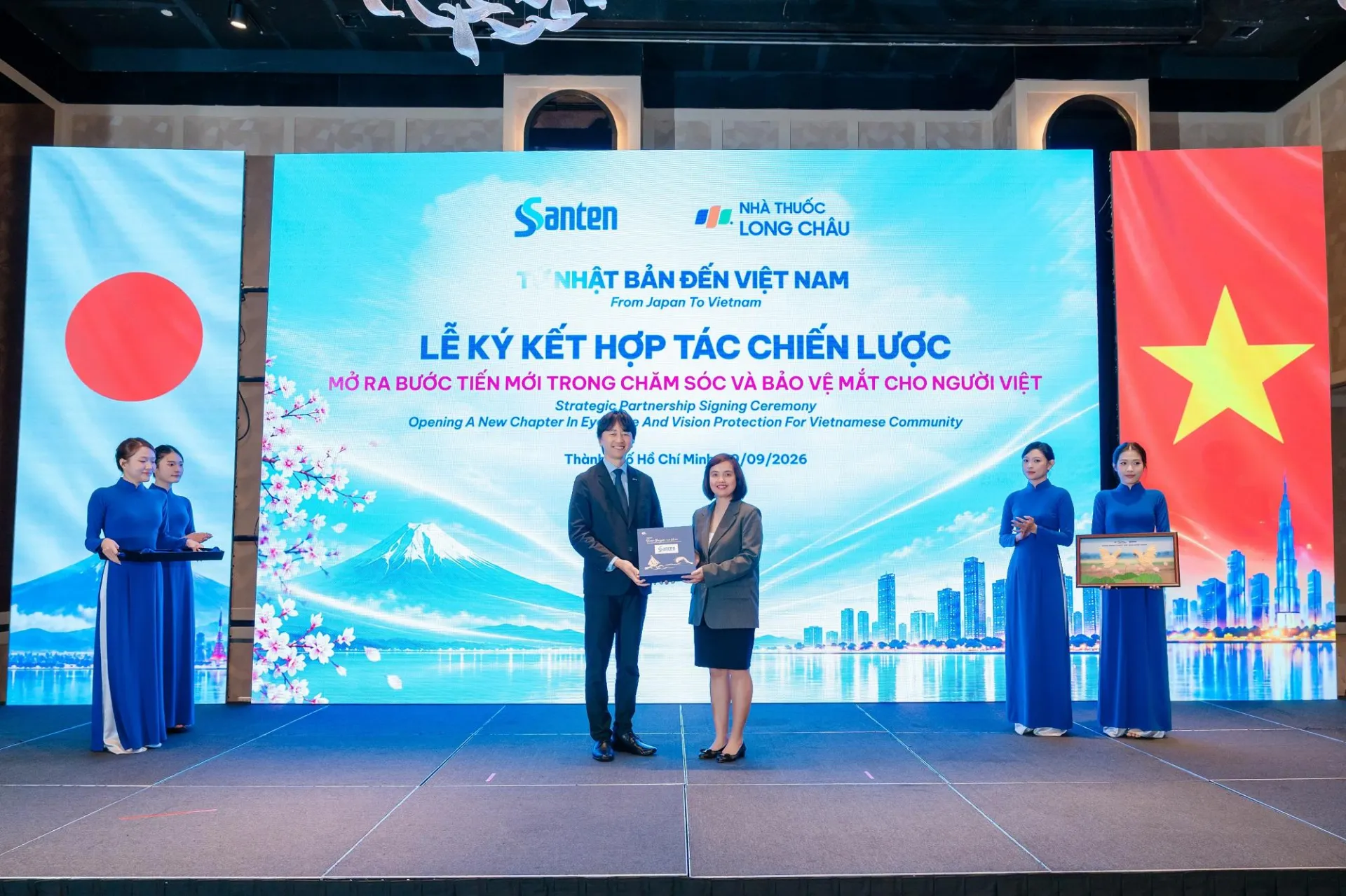 Long Châu và Santen hợp tác chiến lược, mở rộng hệ giải pháp toàn diện từ chăm sóc, bảo vệ đến điều trị các bệnh lý về mắt tại Việt Nam