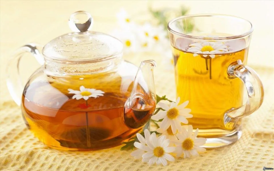 Thường xuyên uống một tách trà hoa cúc vào buổi tối có thể giúp cơ thể thư giãn thế nào?