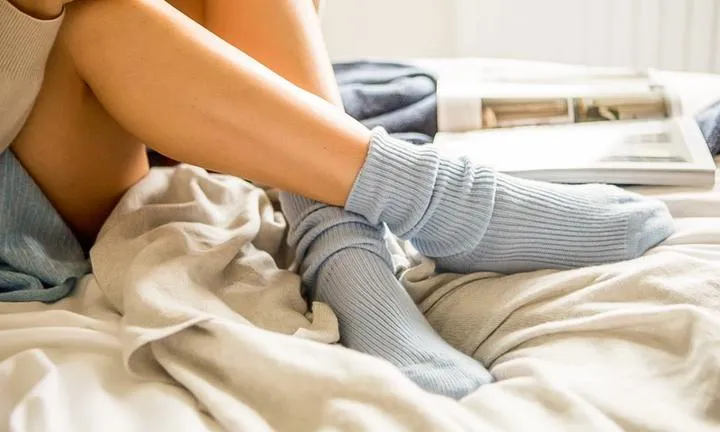 Đi tất mỗi ngày có tốt không? 5 lưu ý để bàn chân luôn khô thoáng