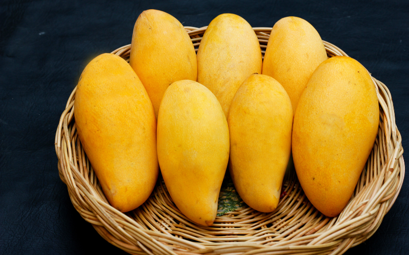 Chọn xoài ngon đừng chỉ nhìn quả to, 5 dấu hiệu giúp nhận biết quả thơm ngọt, thịt dày