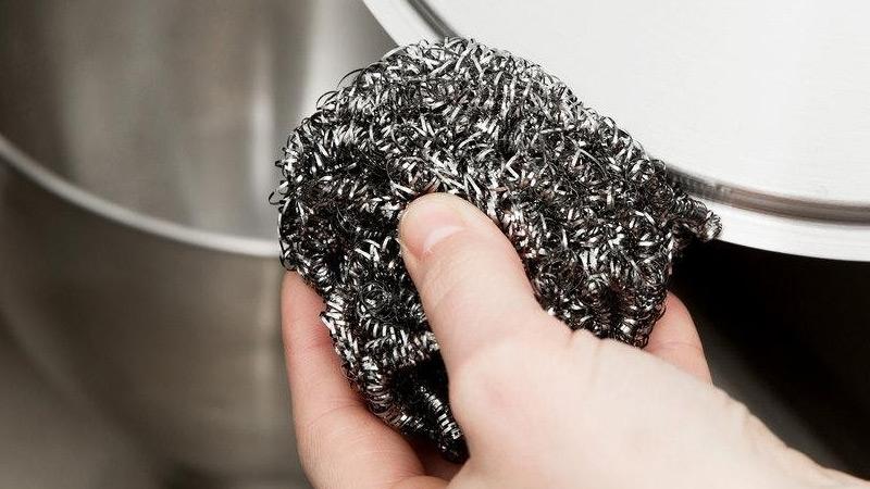 Dùng miếng cọ xoong nồi, 5 điều cần nhớ để tránh làm hỏng dụng cụ bếp