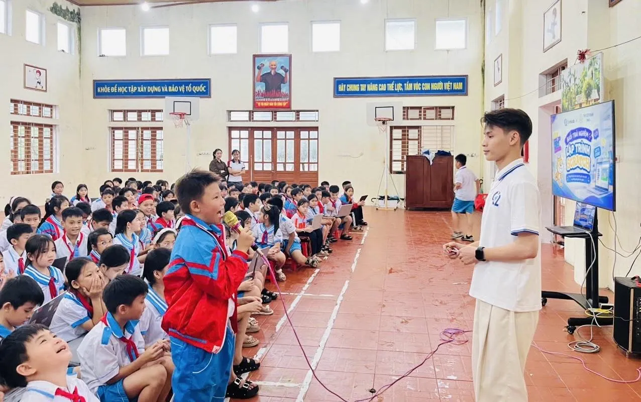CodeLab đưa lập trình đến gần hơn với học sinh Trường Tiểu học Cổ Đạm, Hà Tĩnh