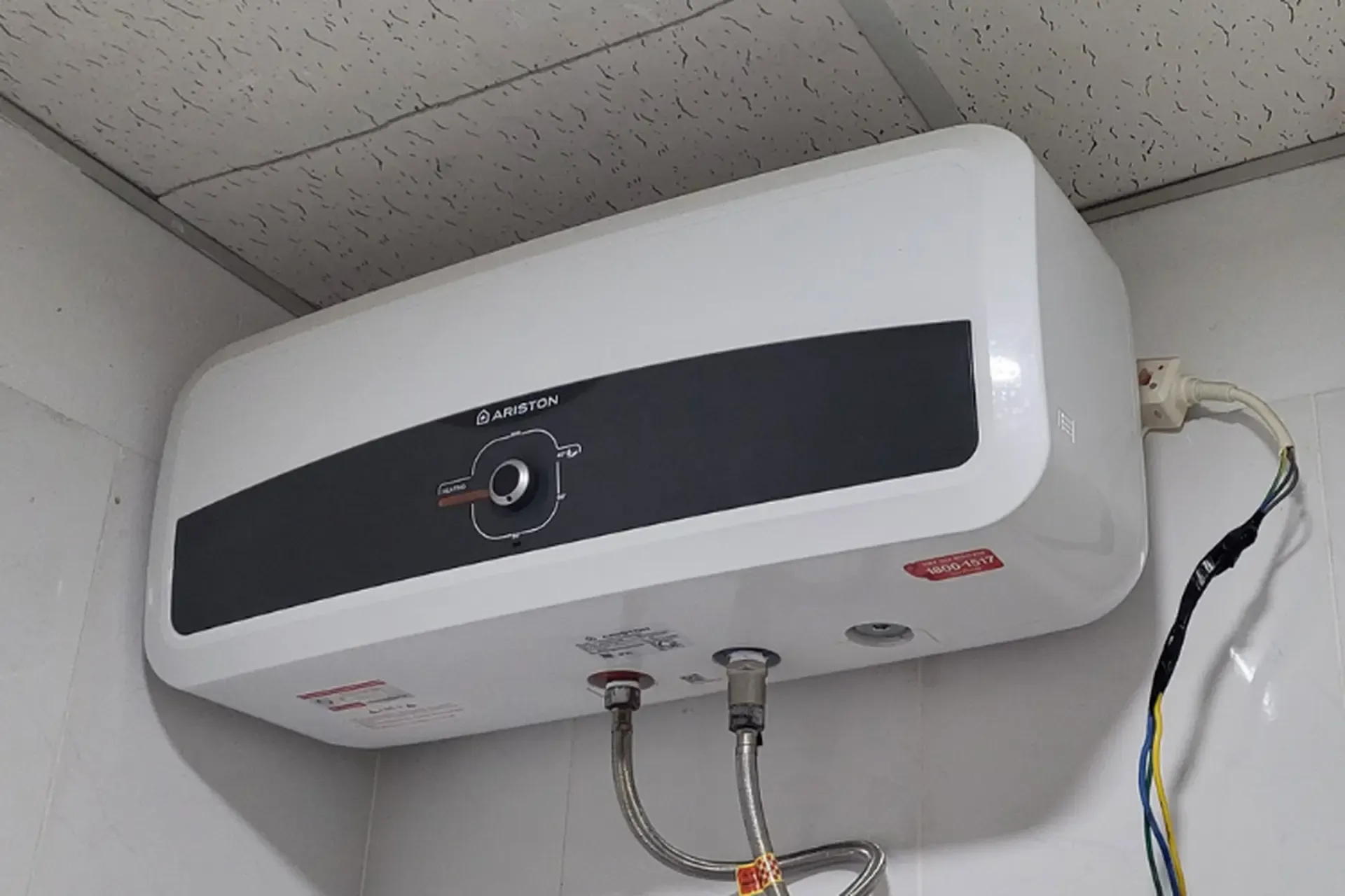 Bật bình nóng lạnh cả ngày để khỏi chờ nước nóng: Đừng chủ quan với 2 rủi ro này