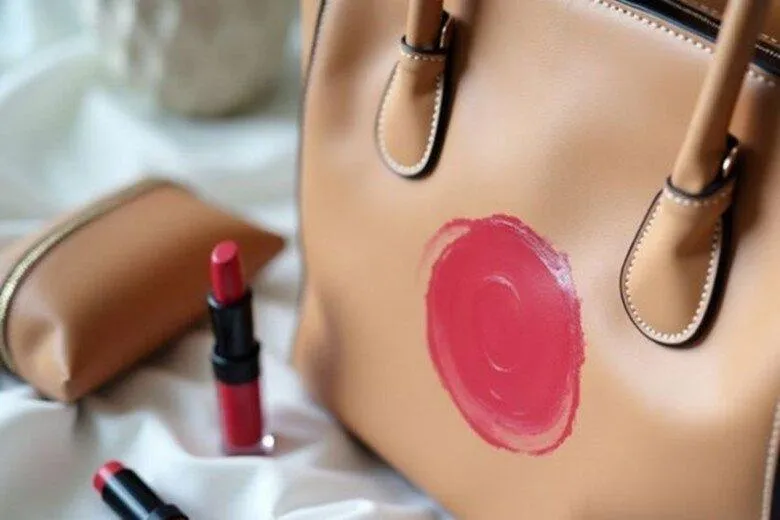 5 món đồ nhỏ gọn nên có trong túi xách của phái đẹp: Hữu ích bất ngờ, có món chỉ vài nghìn đồng