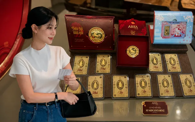 Mỗi tháng để dành vài triệu đồng, nên mua vàng hay gửi tiết kiệm?