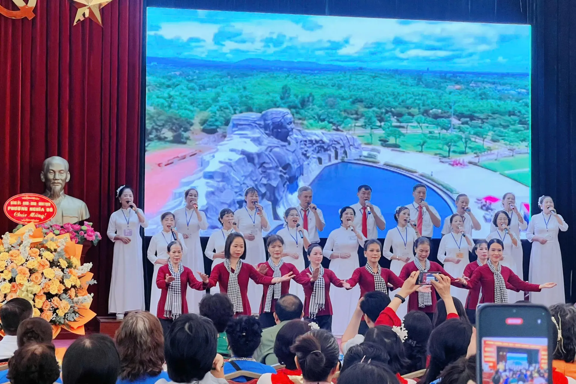 Phụ nữ Nghĩa Đô tự hào truyền thống, lan tỏa yêu thương qua 'Bài ca tháng Mười'