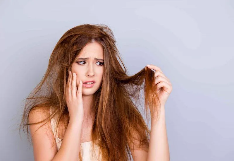Tóc khô xơ, dễ gãy rụng: Có nên gội đầu mỗi ngày?