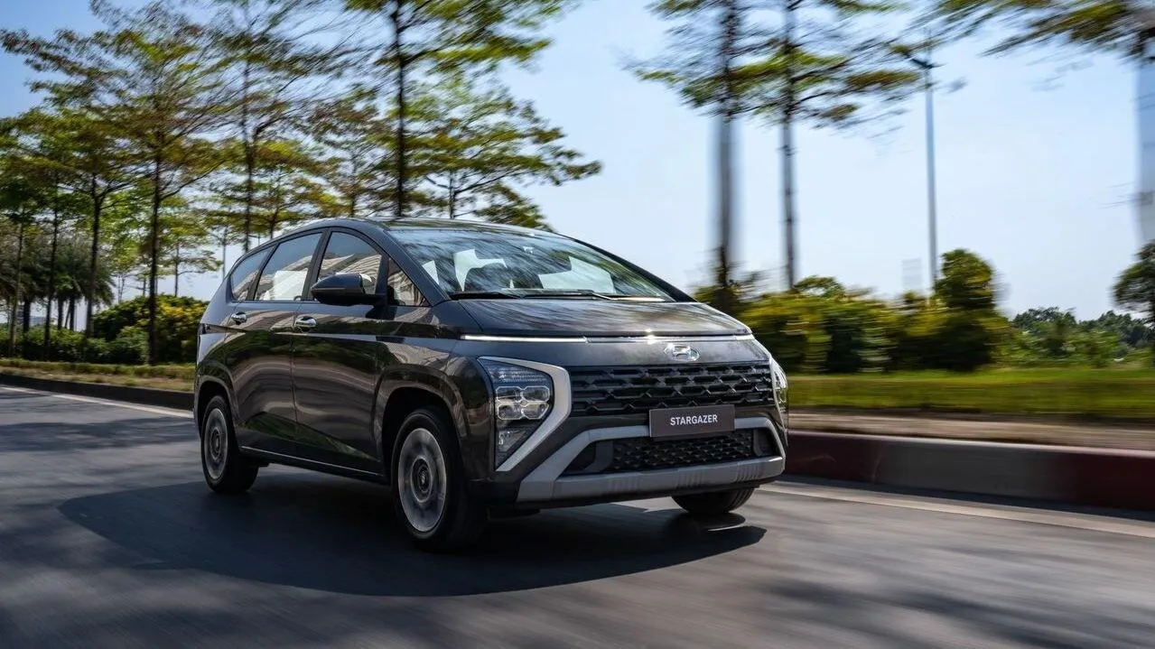 Tài chính khoảng 600 triệu đồng mua xe 7 chỗ: Nên chọn Hyundai Stargazer X hay Suzuki XL7 Hybrid?
