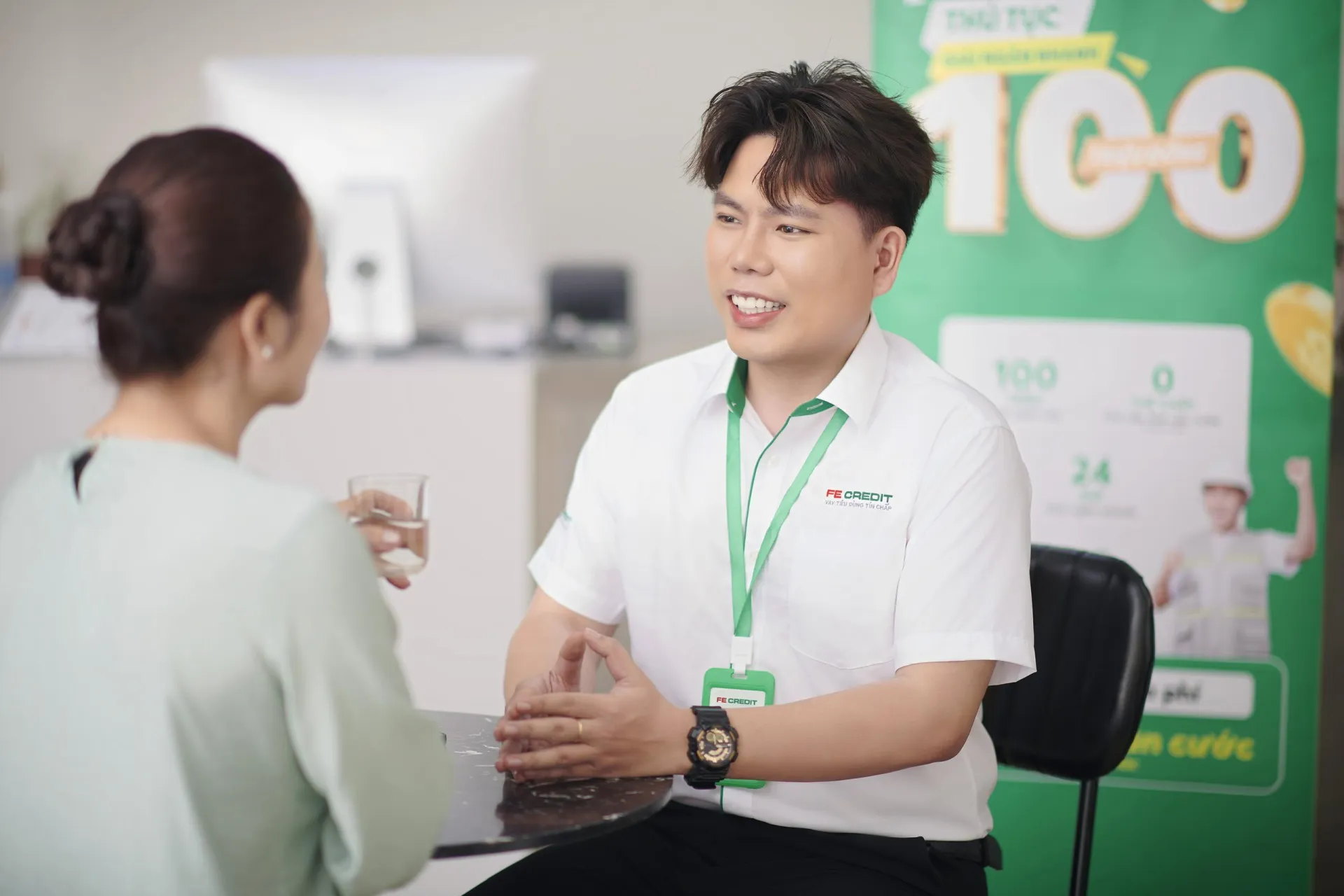 Giải bài toán vốn để tạo sinh kế bền vững, FE Credit sát cánh cùng nữ tài xế công nghệ