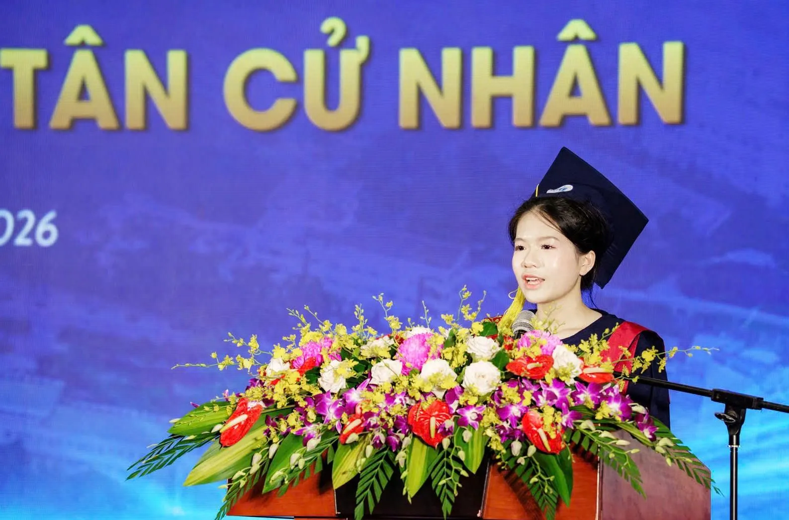 Khát vọng của nữ sinh viên hai lần thủ khoa